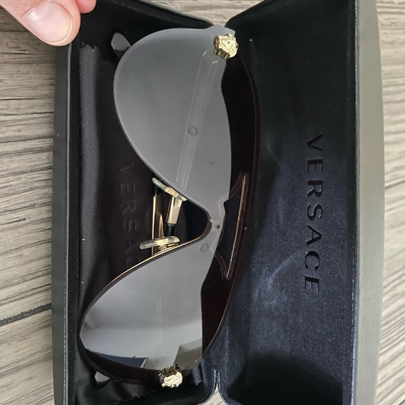 Versace sun glasses. - Picture 3 of 3